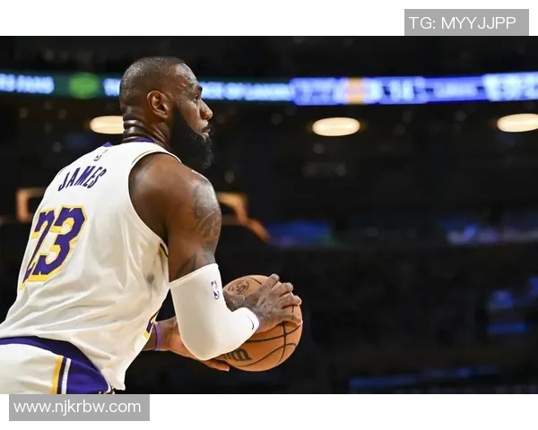 森林狼与湖人精彩对决回顾赛场亮点与球员表现分析